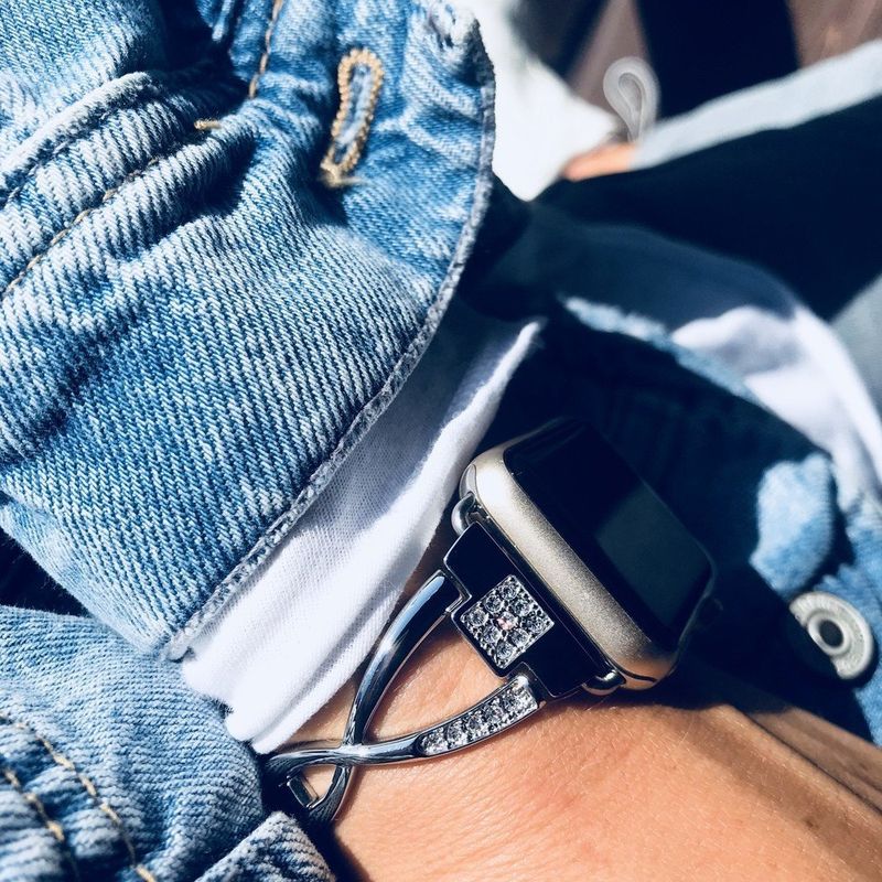 Купити Ремінець Coteetci W18 сріблястий для Apple Watch 42/44mm за найкращою ціною в Україні 🔔, наш інтернет - магазин гарантує якість і швидку доставку вашого замовлення 🚀