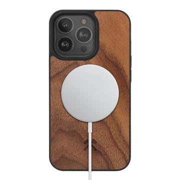 Деревянный чехол Woodcessories Bumper Case Walnut MagSafe для iPhone 13 Pro