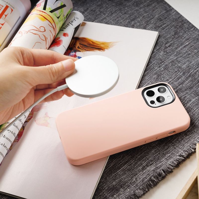 Купити Чохол з підтримкою MagSafe Switcheasy MagSkin рожевий для iPhone Pro 12/12 за найкращою ціною в Україні 🔔, наш інтернет - магазин гарантує якість і швидку доставку вашого замовлення 🚀