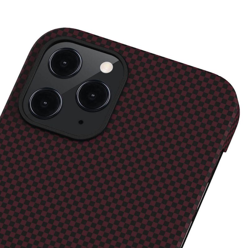 Купити Карбоновий чохол-накладка Pitaka MagEZ Case Black | Red для iPhone Pro 12 за найкращою ціною в Україні 🔔, наш інтернет - магазин гарантує якість і швидку доставку вашого замовлення 🚀