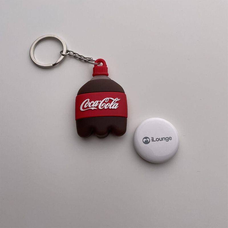 Силиконовый брелок с кольцом iLoungeMax Funny Cartoon Case Coca-Cola для AirTag