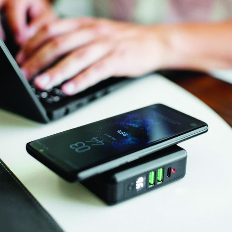 Купить Сетевое беспроводное ЗУ + портативный аккумулятор Adonit Wireless TravelCube черное по лучшей цене в Украине 🔔 ,  наш интернет - магазин гарантирует качество и быструю доставку вашего заказа 🚀